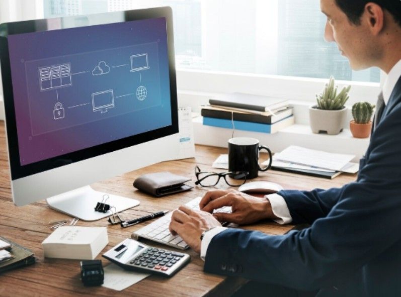 Gestionar equipos comerciales con control en tiempo real en la nube
